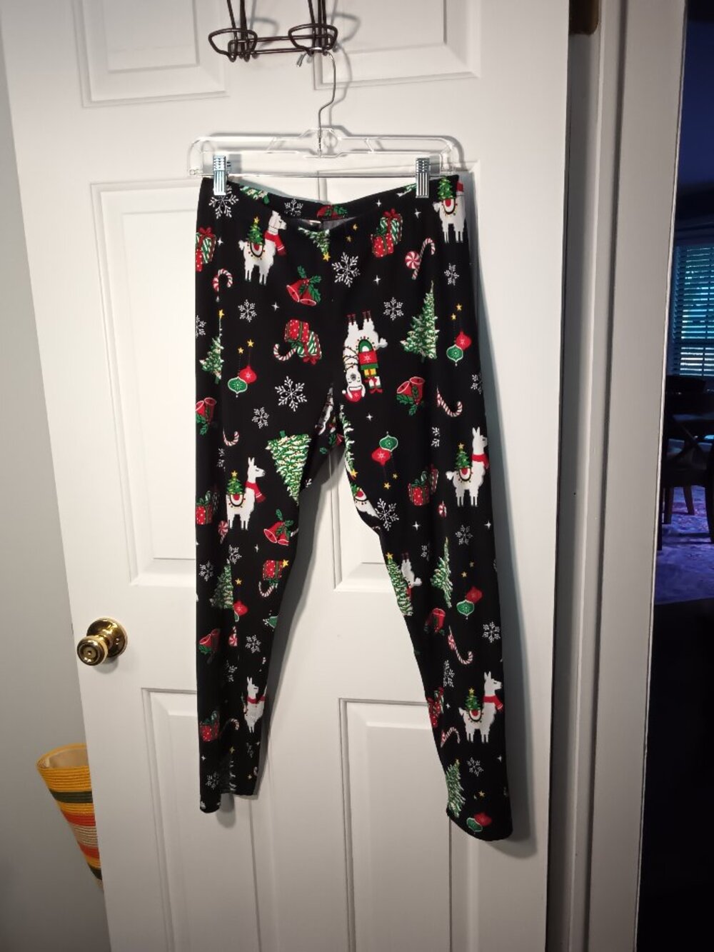 Black Holiday Llama Print Leggings - Festive Christmas Pattern